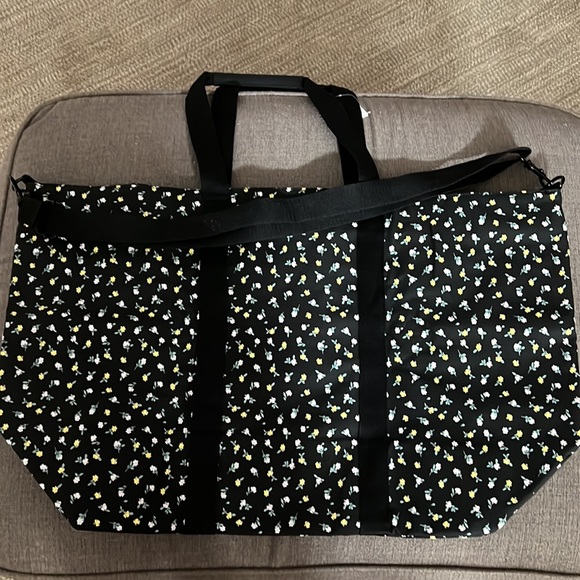 PINK duffle/tote bag black with flowers - Picture 5 of 6